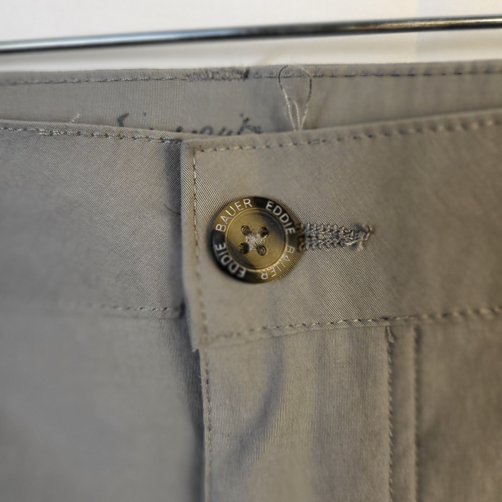 Eddie Bauer Mens‎ Gray Horizon Guide Cargo Shorts Size 40 Hiking Outdoor Utility - Picture 3 of 7